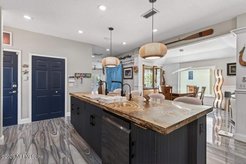 5 Bedroom Single Family Home/House's Image 33