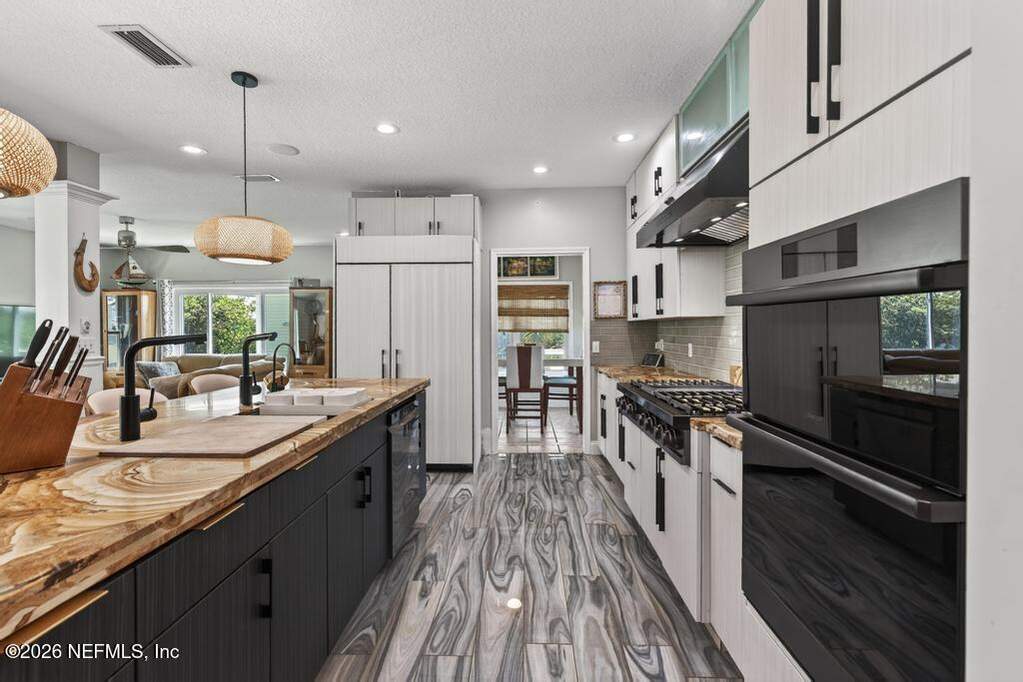 5 Bedroom Single Family Home/House's Image 37