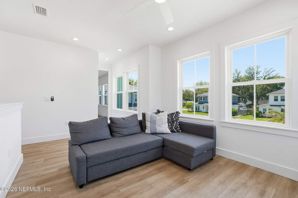 5 Bedroom Single Family Home/House's Image 23