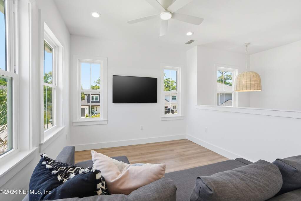 5 Bedroom Single Family Home/House's Image 24