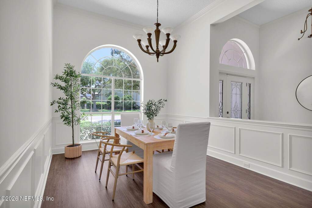 6 Bedroom Single Family Home/House's Image 9