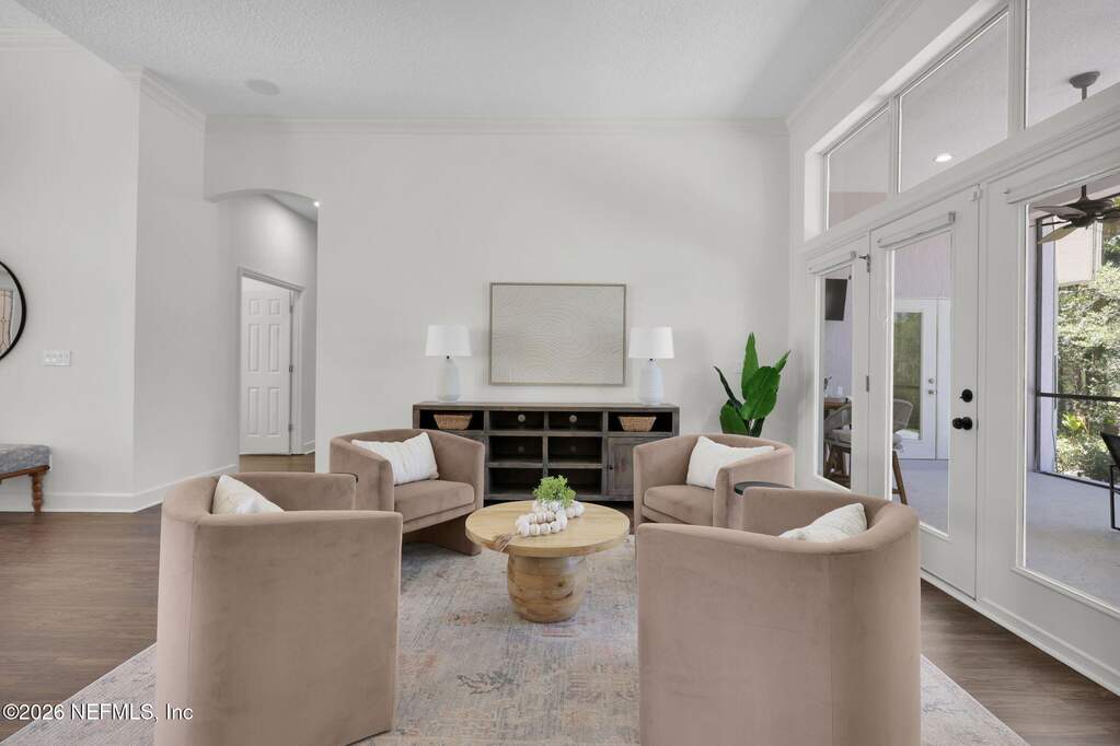 6 Bedroom Single Family Home/House's Image 12