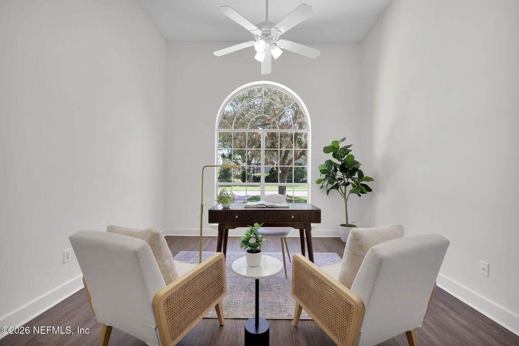 6 Bedroom Single Family Home/House's Image 14