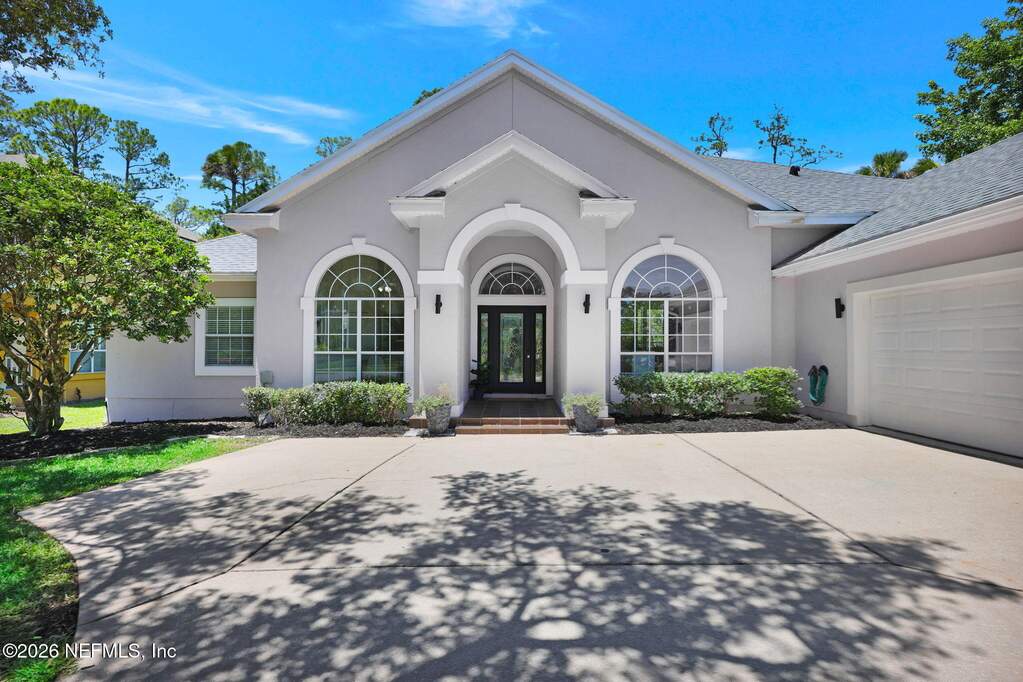 6 Bedroom Single Family Home/House's Image 4