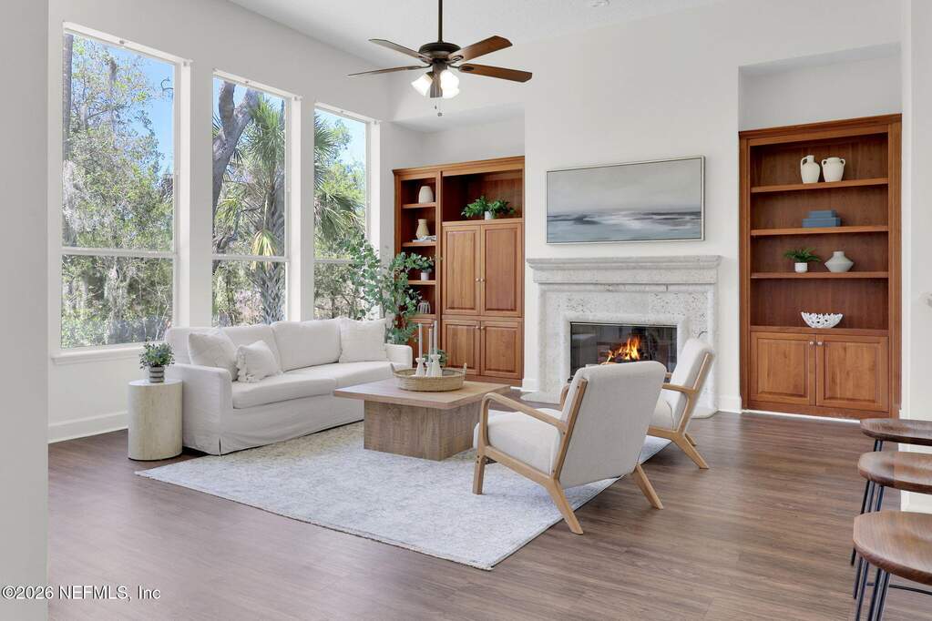 6 Bedroom Single Family Home/House's Image 5