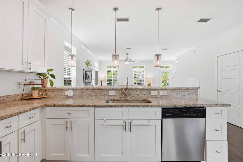 3 Bedroom Single Family Home/House's Image 7