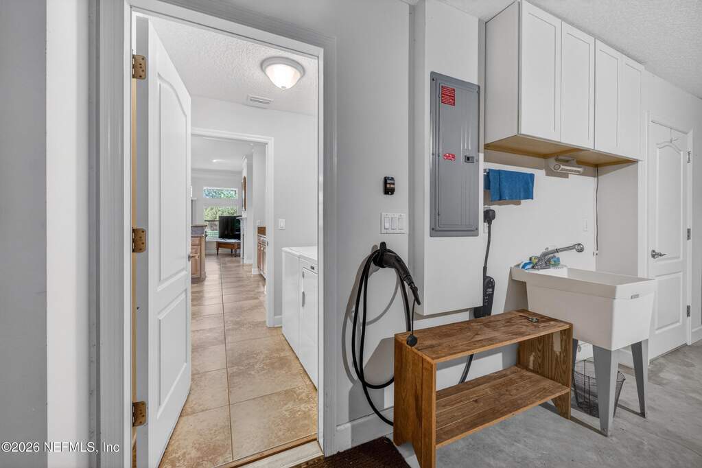 3 Bedroom Single Family Home/House's Image 38