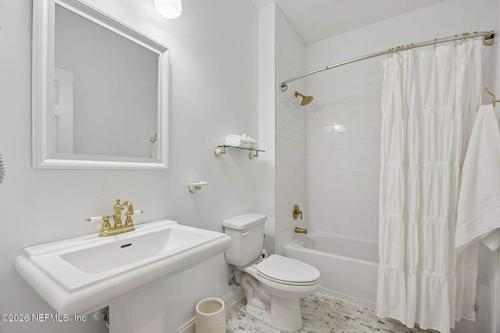 4 Bedroom Single Family Home/House's Image 10