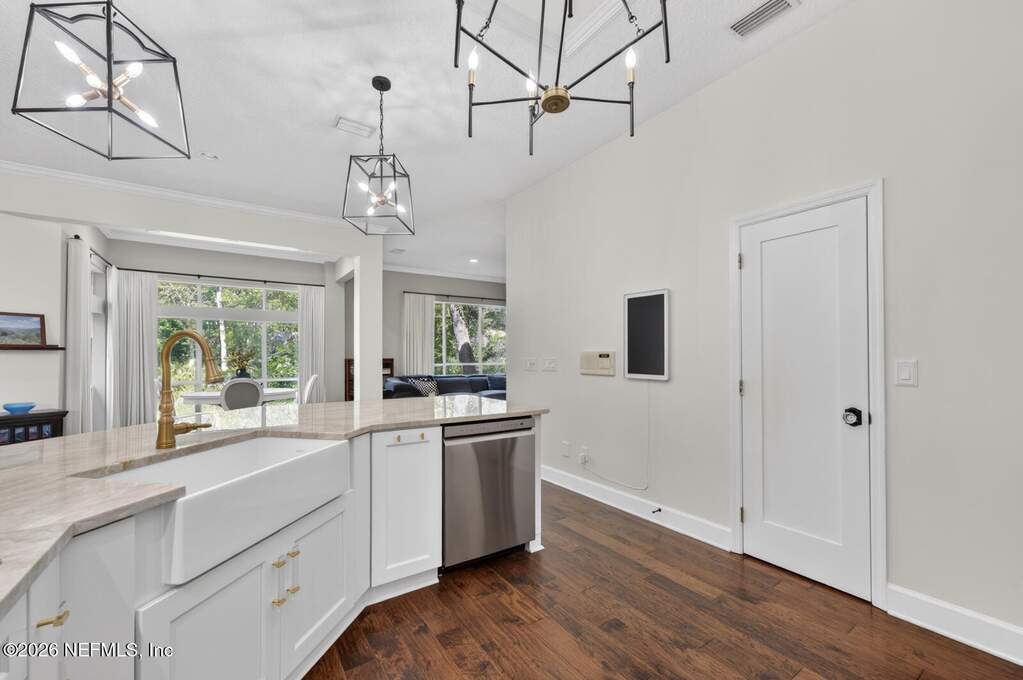 5 Bedroom Single Family Home/House's Image 8