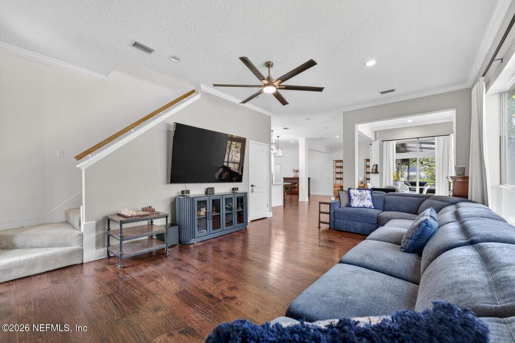 5 Bedroom Single Family Home/House's Image 14
