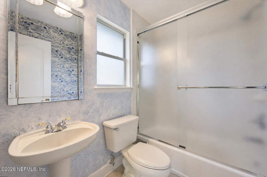 5 Bedroom Single Family Home/House's Image 28