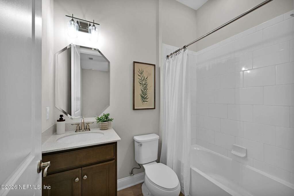 6 Bedroom Single Family Home/House's Image 12