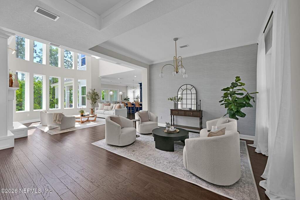 6 Bedroom Single Family Home/House's Image 13