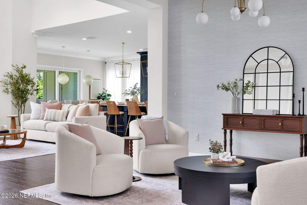 6 Bedroom Single Family Home/House's Image 18