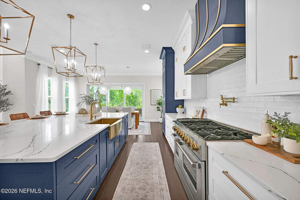 6 Bedroom Single Family Home/House's Image 34