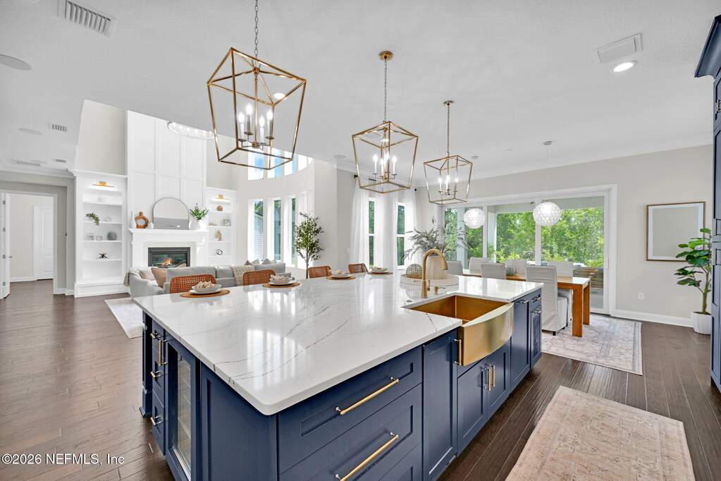 6 Bedroom Single Family Home/House's Image 38