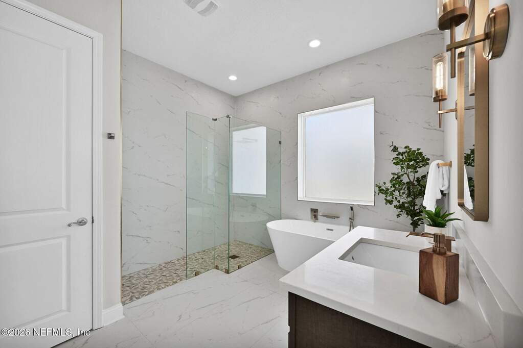 6 Bedroom Single Family Home/House's Image 53