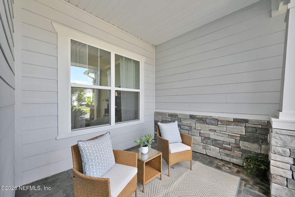 6 Bedroom Single Family Home/House's Image 3