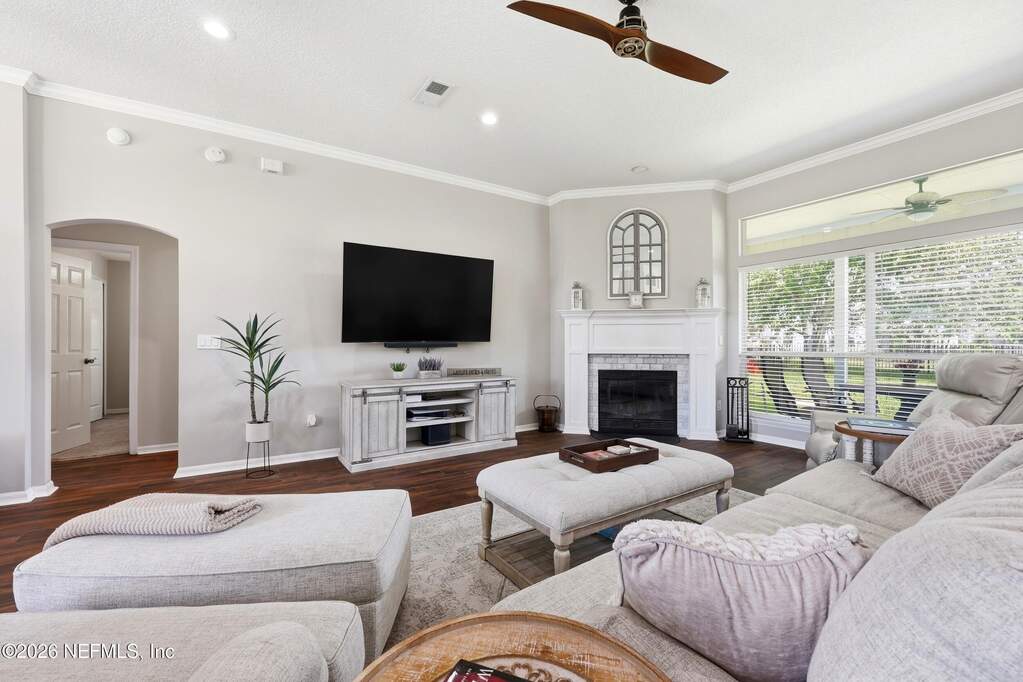 4 Bedroom Single Family Home/House's Image 8