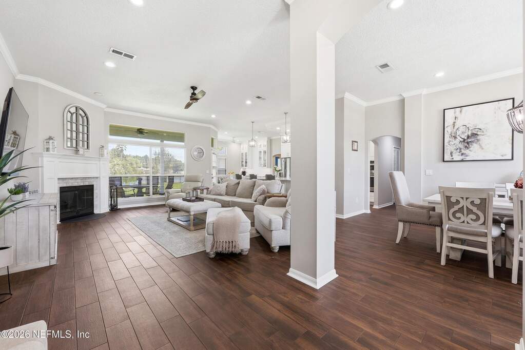 4 Bedroom Single Family Home/House's Image 3