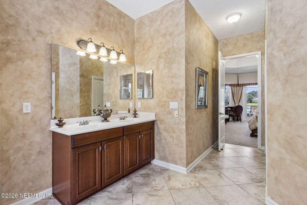 4 Bedroom Single Family Home/House's Image 18