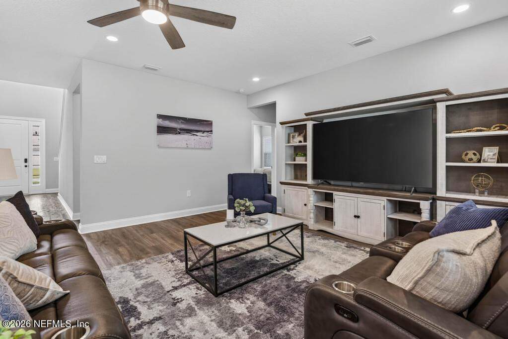 5 Bedroom Single Family Home/House's Image 32