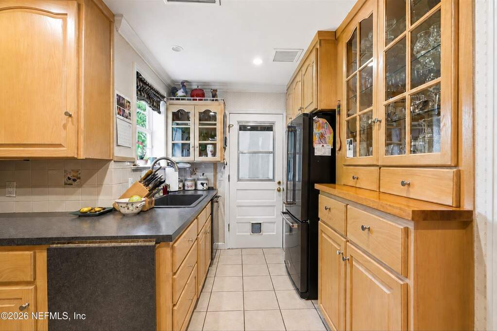 3 Bedroom Single Family Home/House's Image 8
