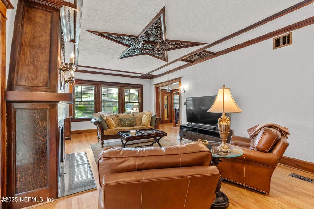 4 Bedroom Single Family Home/House's Image 7