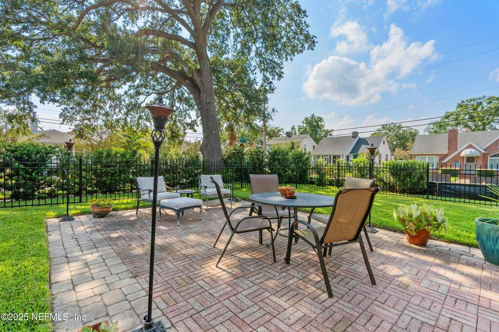 4 Bedroom Single Family Home/House's Image 38