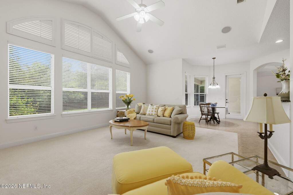 6 Bedroom Single Family Home/House's Image 17