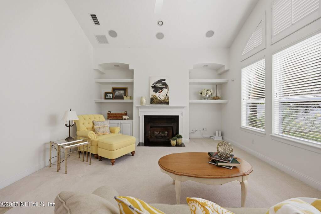 6 Bedroom Single Family Home/House's Image 18