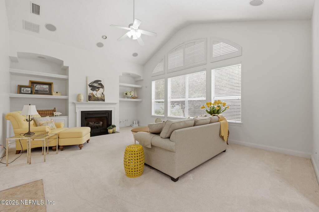 6 Bedroom Single Family Home/House's Image 20