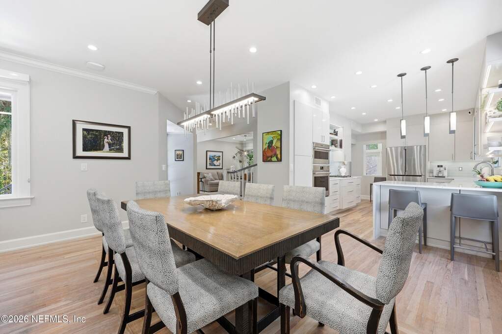 5 Bedroom Single Family Home/House's Image 3