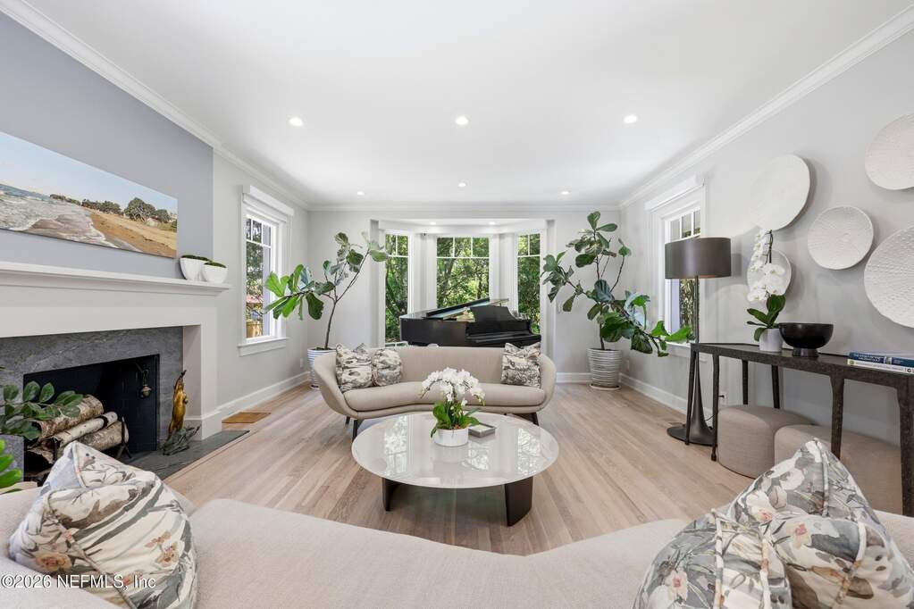 5 Bedroom Single Family Home/House's Image 5