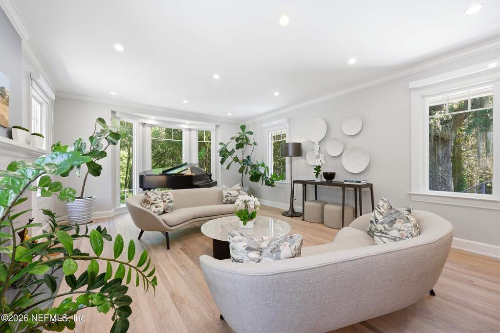 5 Bedroom Single Family Home/House's Image 6