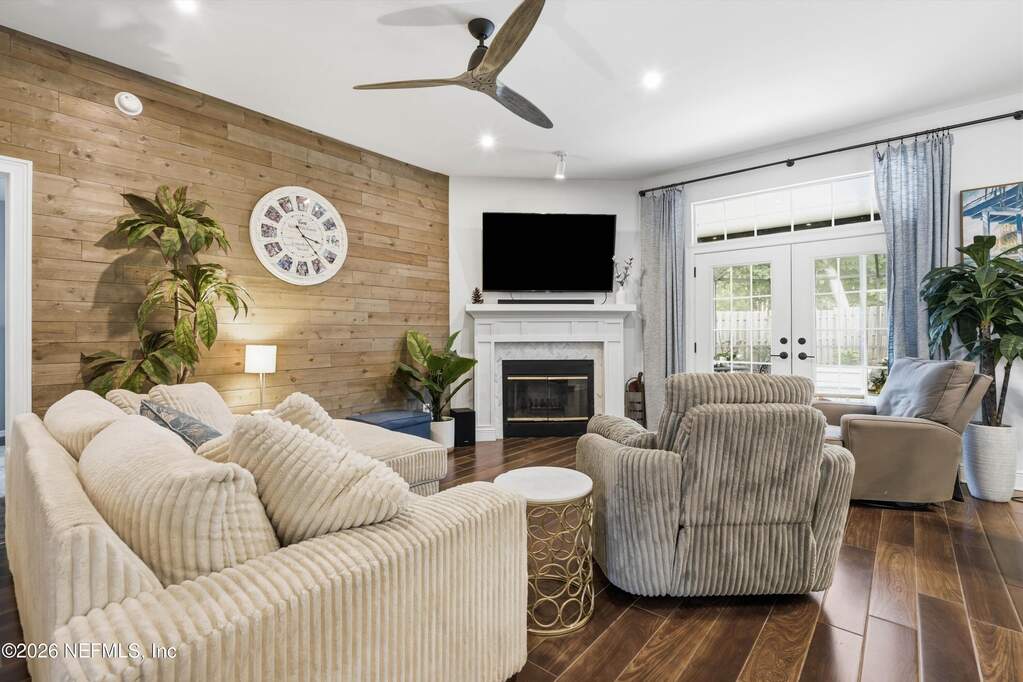 5 Bedroom Single Family Home/House's Image 11