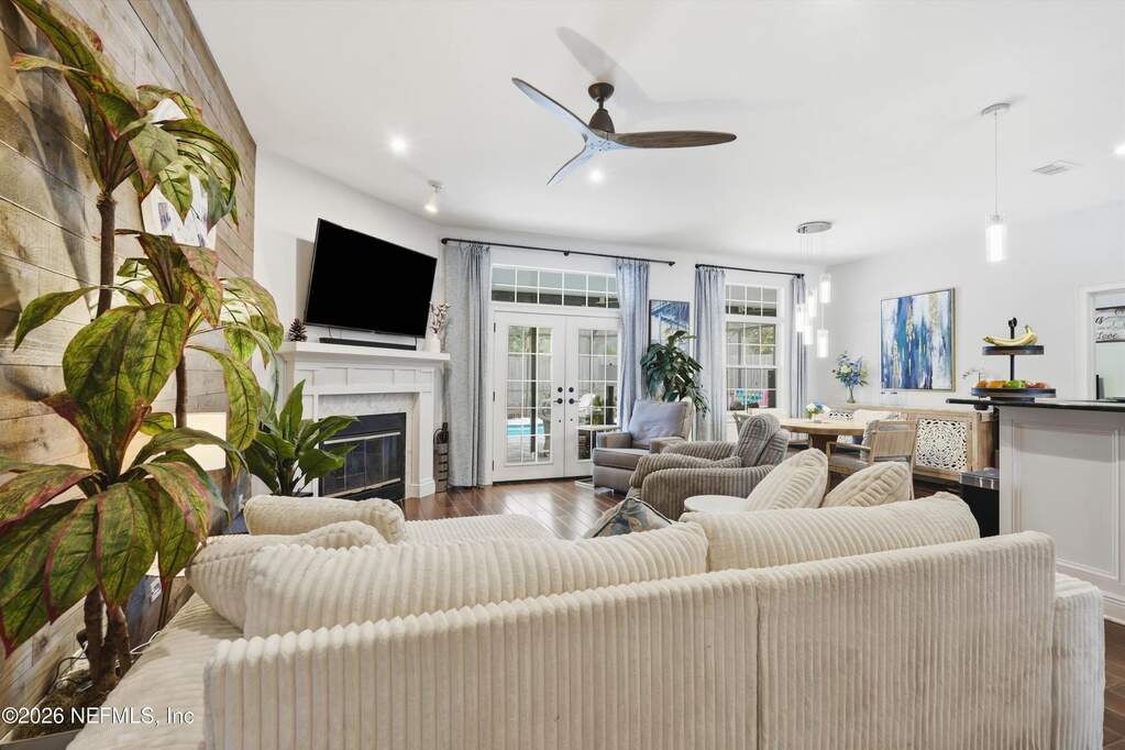 5 Bedroom Single Family Home/House's Image 12