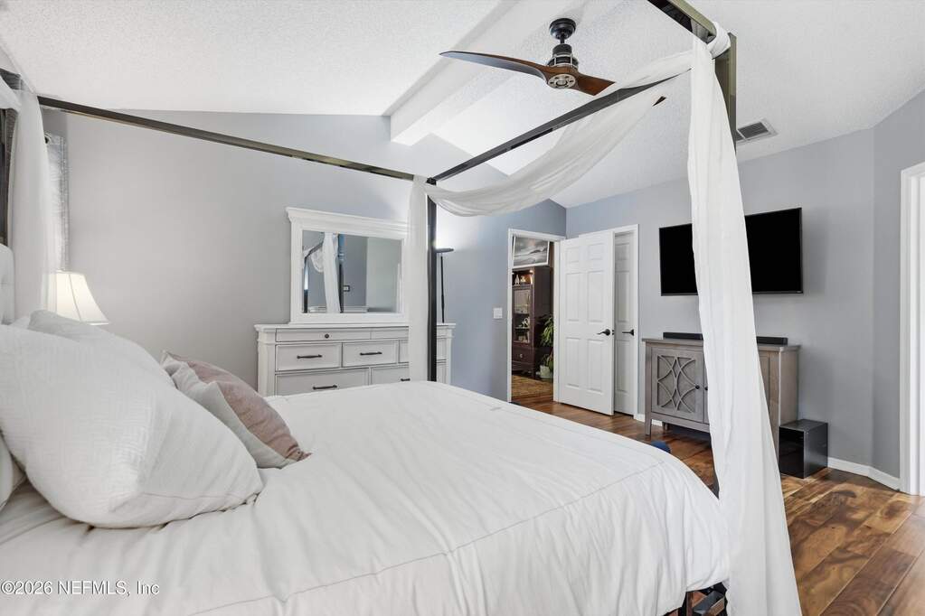 5 Bedroom Single Family Home/House's Image 15