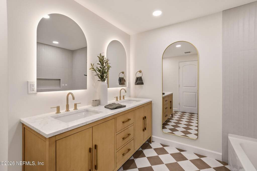 4 Bedroom Single Family Home/House's Image 44