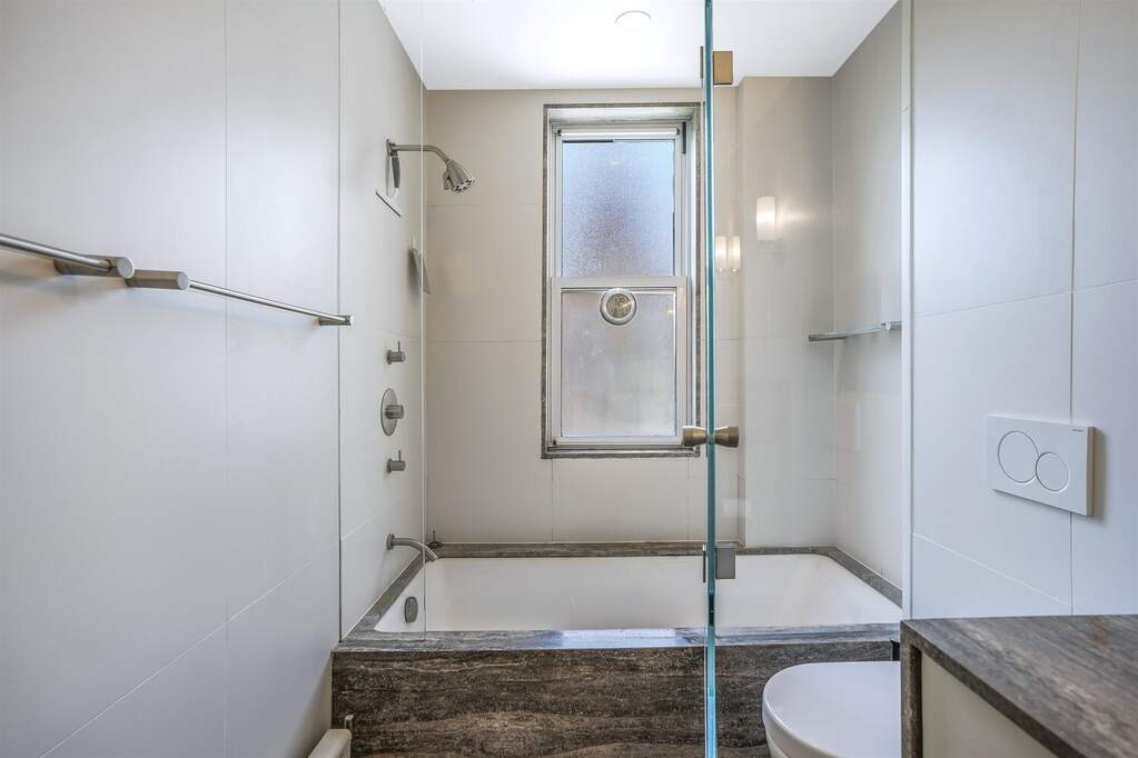 2 Bedroom Apartment/Flat's Image 11