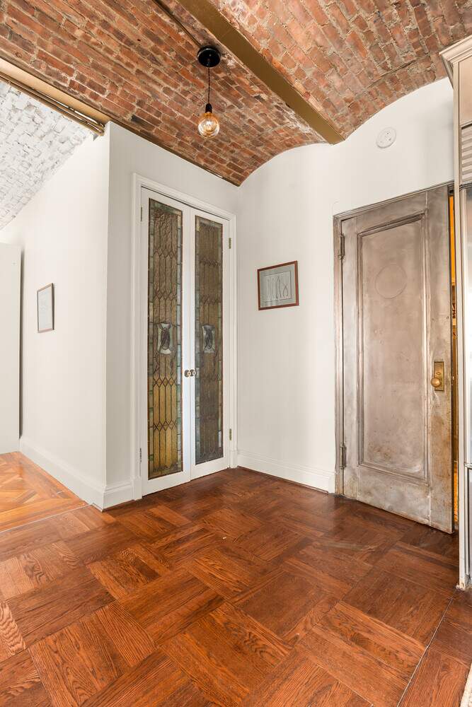 1 Bedroom Apartment/Flat's Image 11