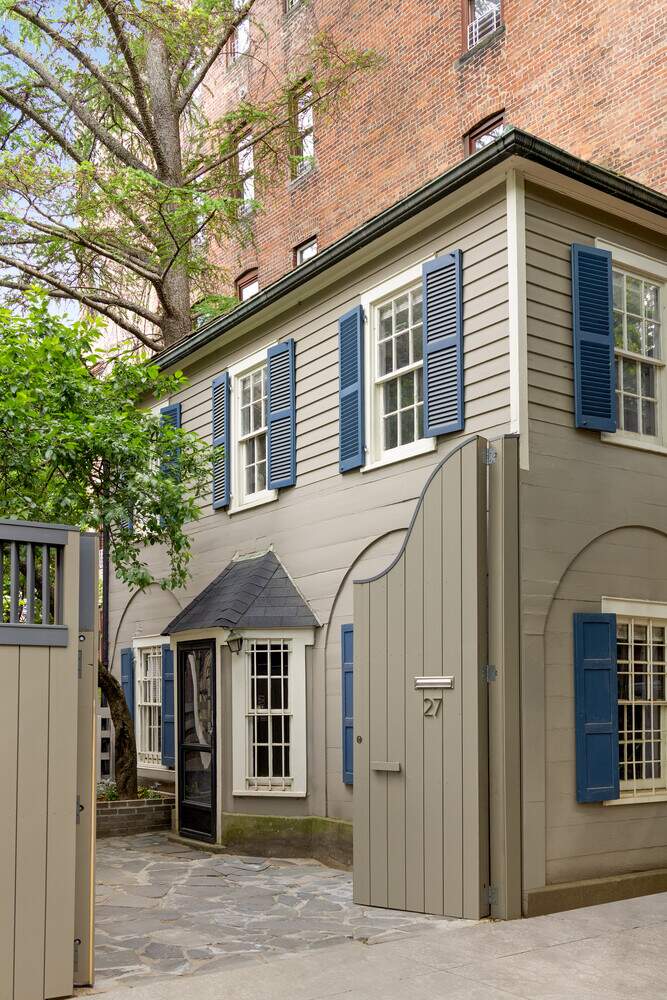 6 Bedroom Single Family Home/House's Image 22