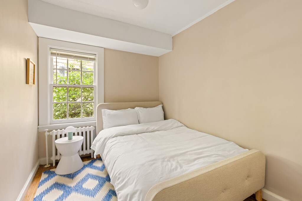 6 Bedroom Single Family Home/House's Image 28