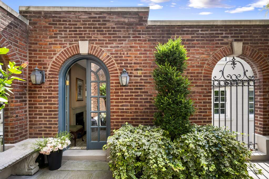 5 Bedroom Villa/Townhouse's Image 15