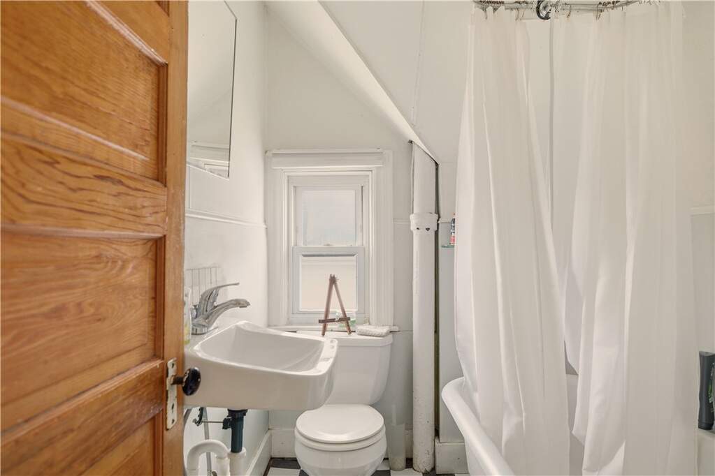 3 Bedroom Single Family Home/House's Image 27