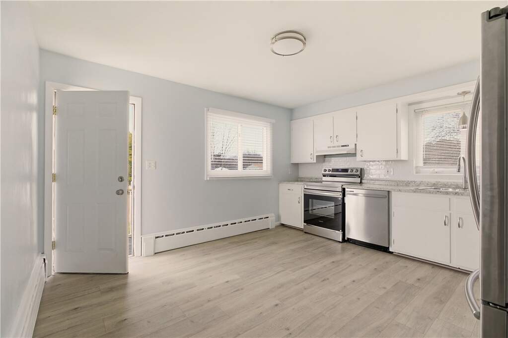 4 Bedroom Single Family Home/House's Image 9