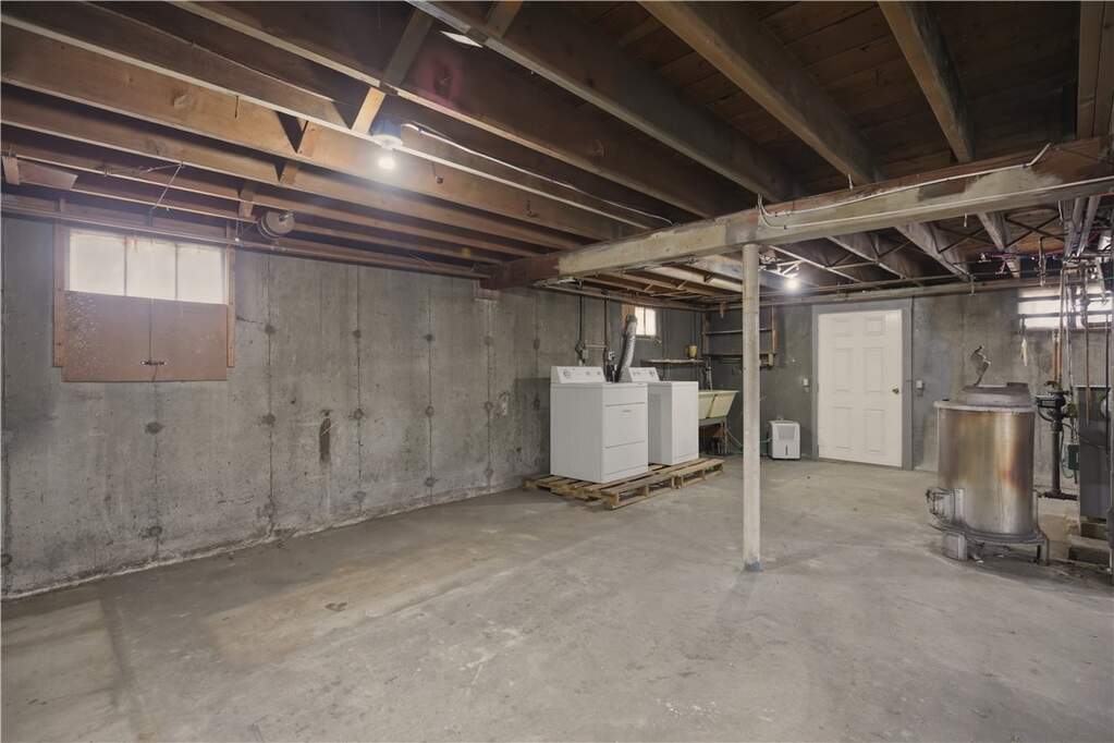 4 Bedroom Single Family Home/House's Image 25