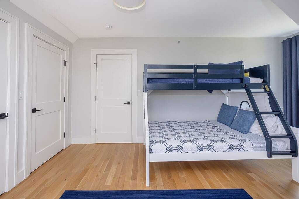 5 Bedroom Single Family Home/House's Image 30