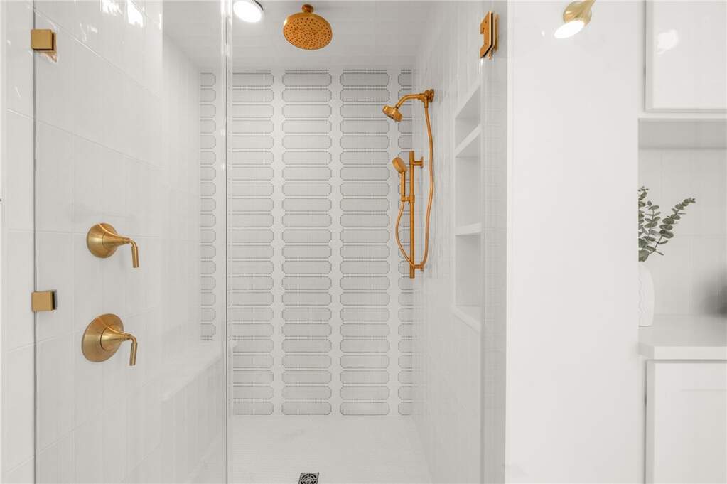 4 Bedroom Single Family Home/House's Image 17