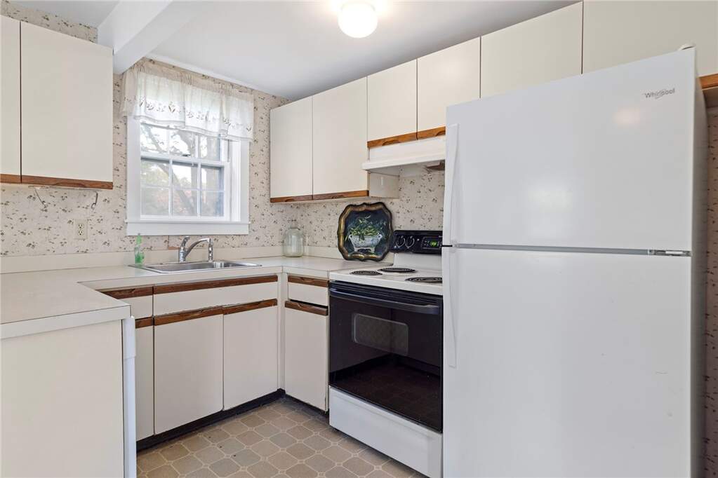 4 Bedroom Single Family Home/House's Image 12